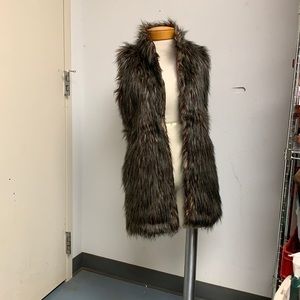 R & B Women’s Faux Fur Sweater Vest Med